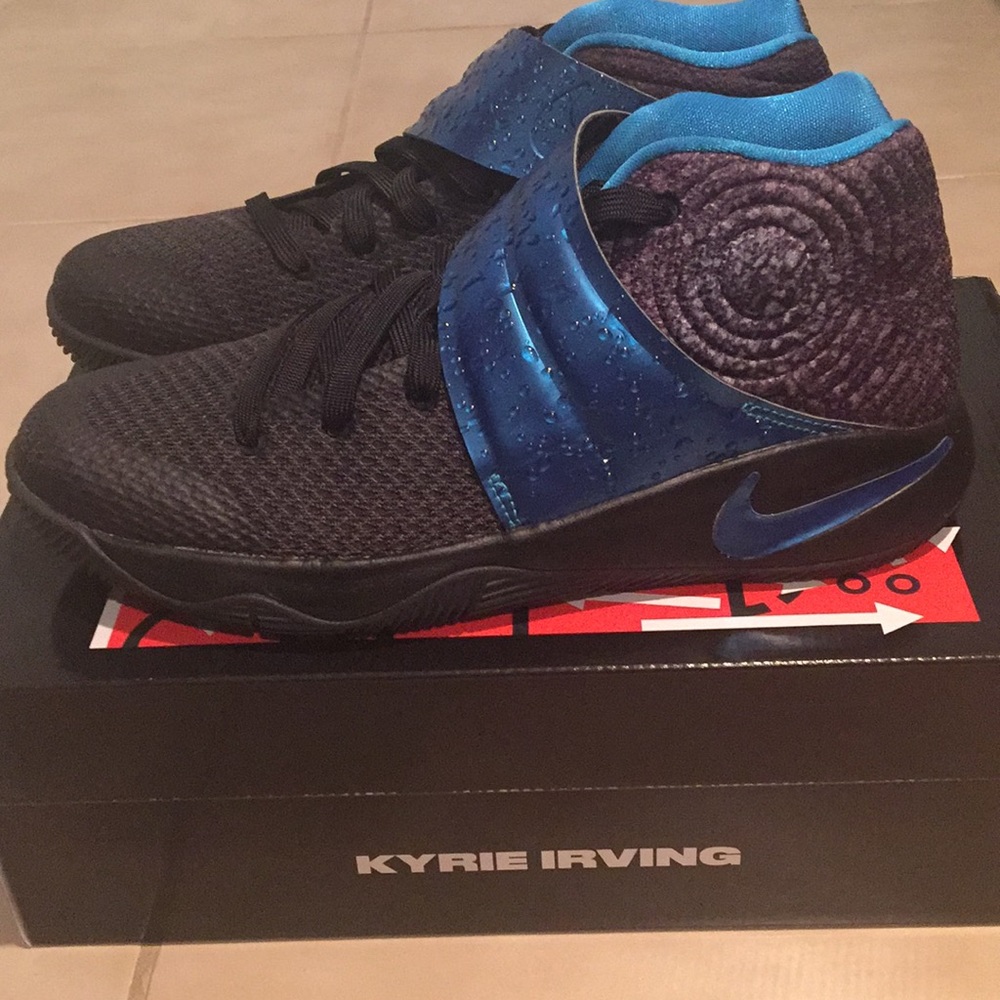 Kyrie 2 (GS) sneakers 7Y